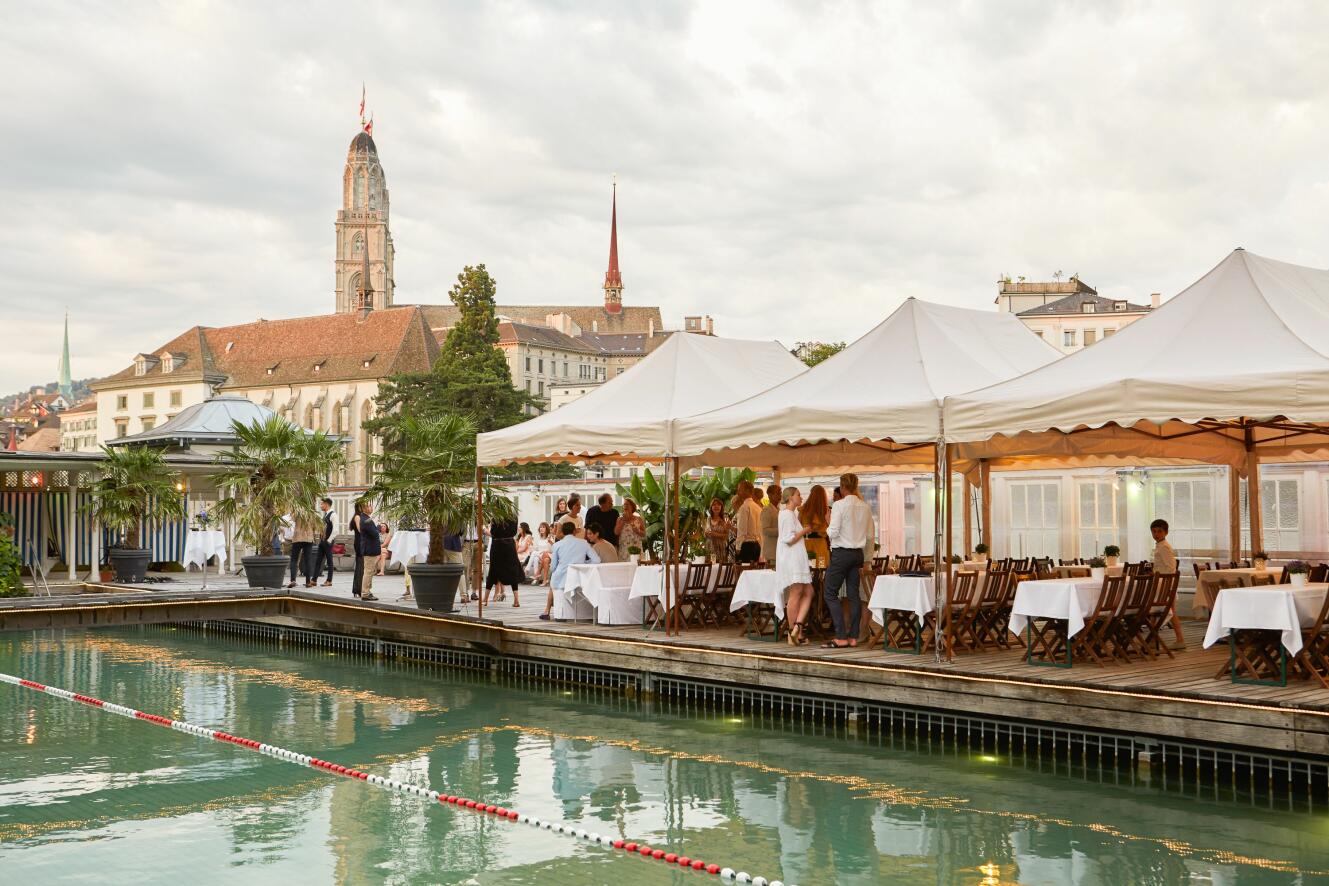 Barfussbar in der Frauenbadi