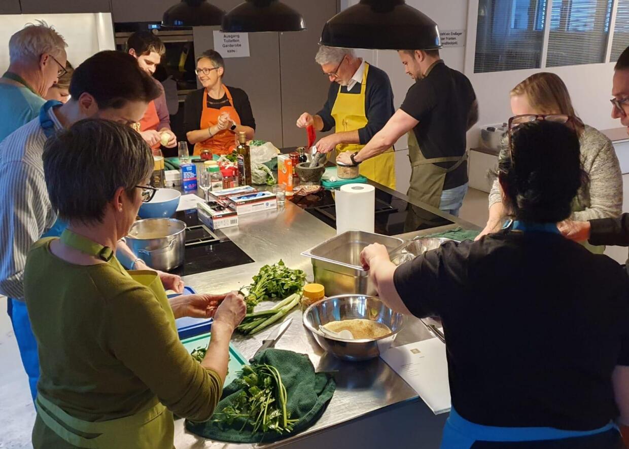 Persisch Kochen im Team - NUUH persian Cooking