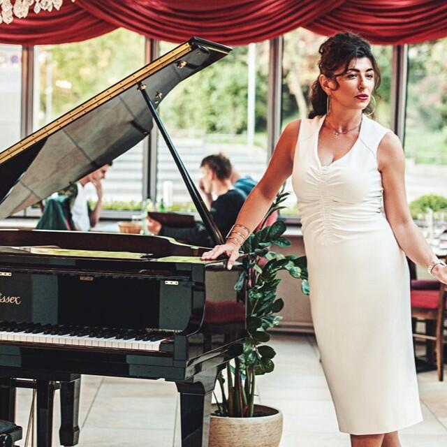 Gabriela Gini – Pianistin & Sängerin für exklusive Anlässe