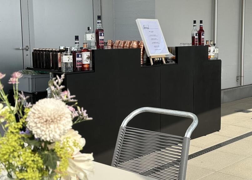 Mobile Bars bei Firmenanlass auf Dachterrasse