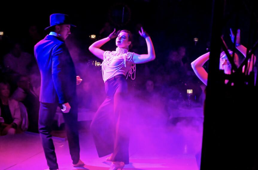 DINNER & SHOW in Belli's Christmas Variety!