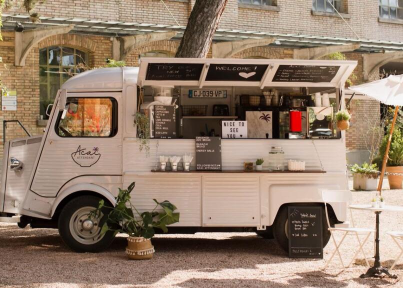 Acai Attendant Foodtruck - mobile Açaí-Bar in Bern