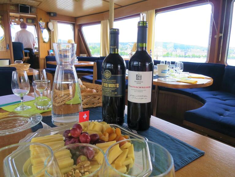 Boat Tour with Wine Seminar and Cheese - Wines and Cheeses