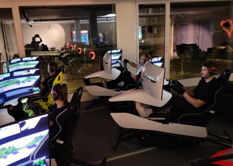 First Racing Lounge – Deine Sim-Racing Erlebniswelt