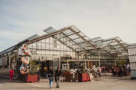 Glashaus und Terrasse